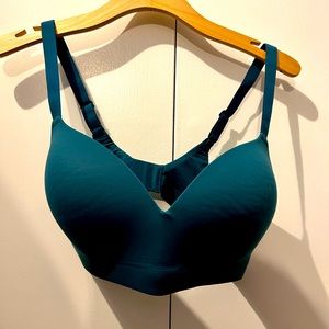 Soma Embliss Wireless Bra in 38C. Excellent condition, minimal wear. Green bra